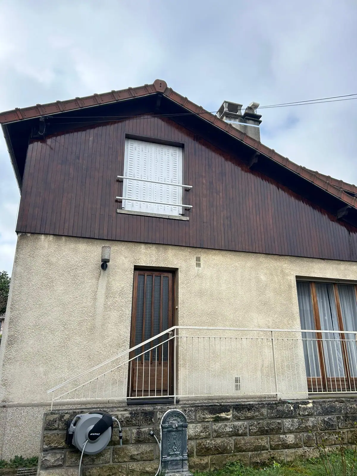 Bardage bois de pignon relasuré, teinte uniforme — RW Couvreur